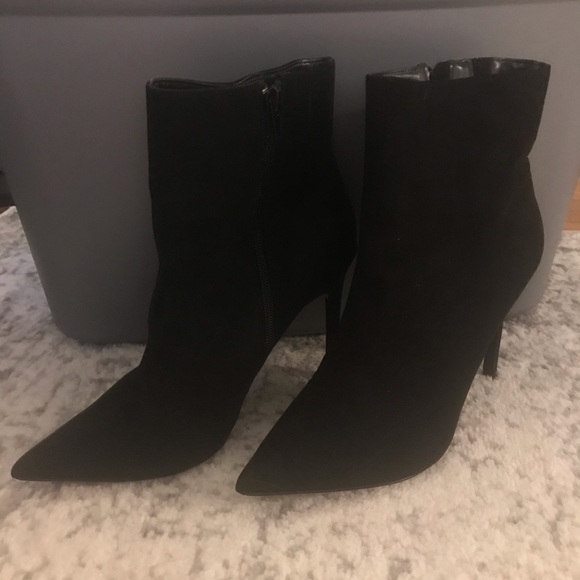 Express Women’s Black Booties Pointed Toe, 9 - Picture 2 of 5